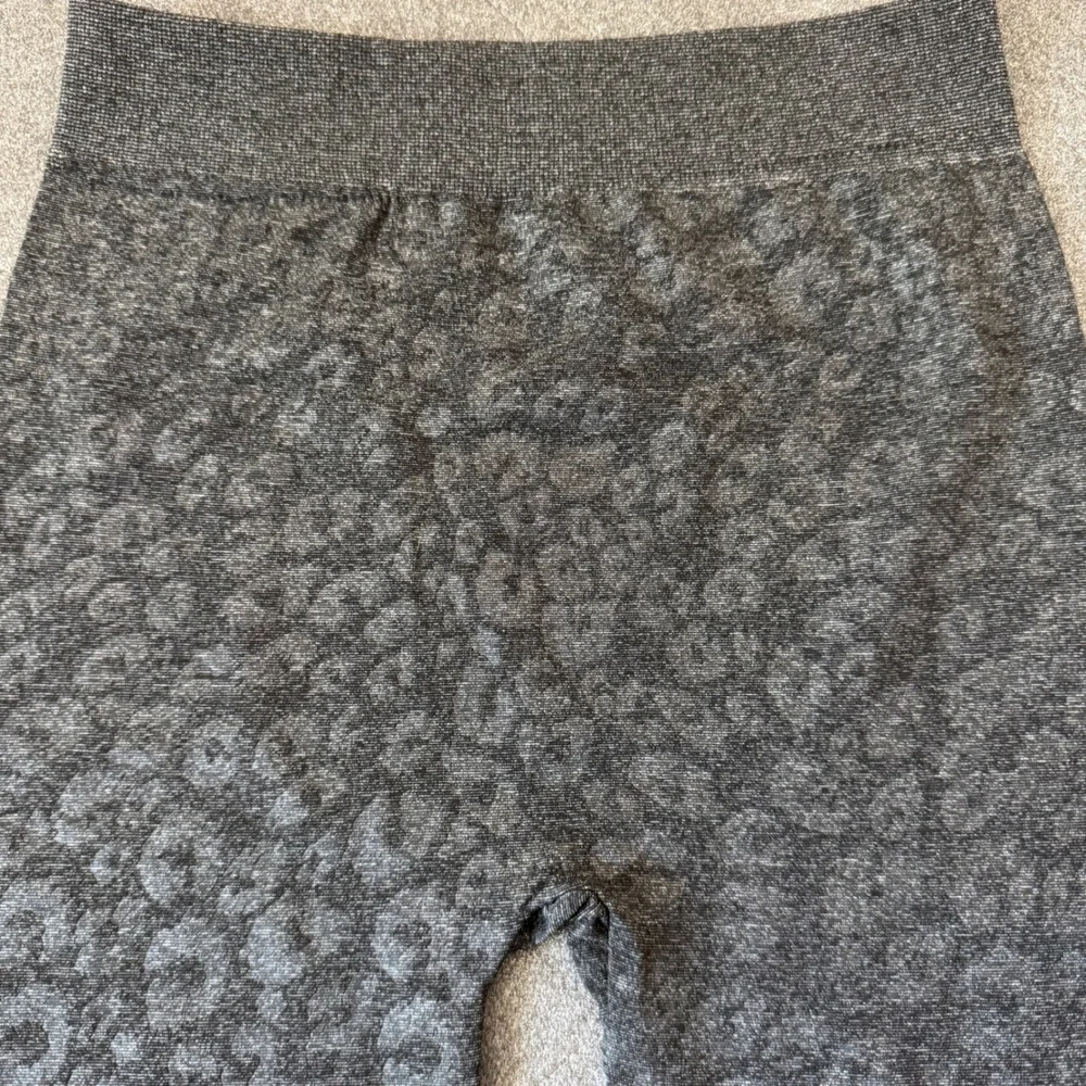Muk Luks Womens‎ Gray Leopard Print Seamless Leggings Size M/L